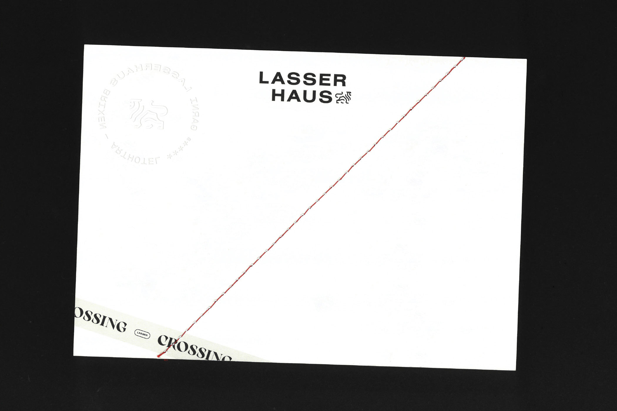 Einladungskarte mit 'Lasser Haus' und roter Linie auf weißem Hintergrund.
