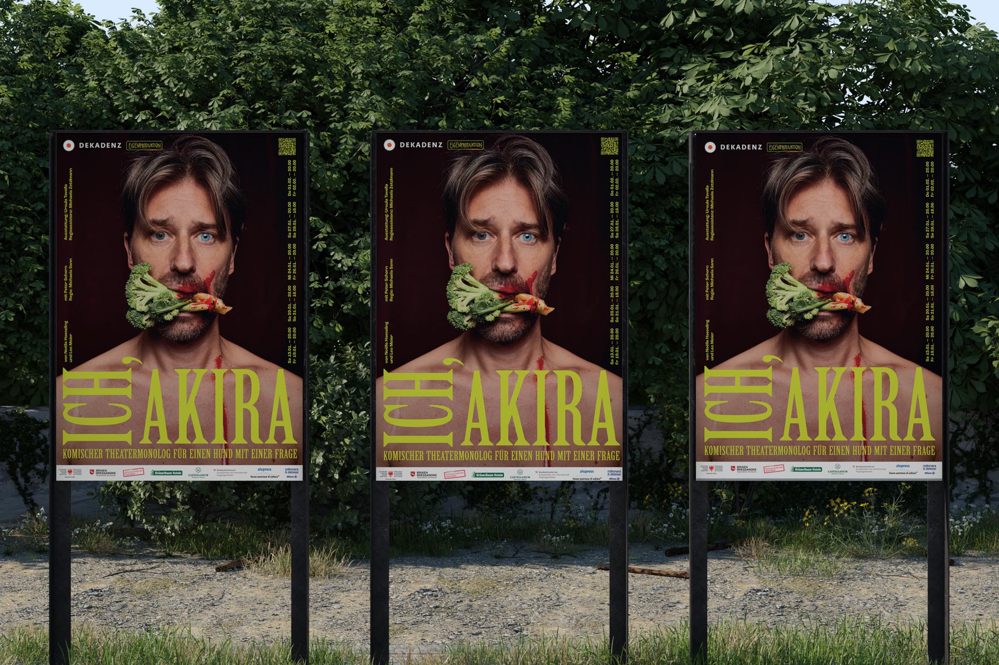 Drei Plakate mit Mann, Brokkoli und Schriftzug 'ICH, AKIRA'. Hintergrund Bäume.
