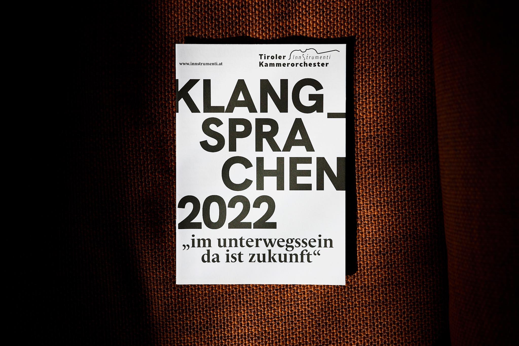 Plakat mit Text: Klangsprachen 2022, im Unterwegssein da ist Zukunft.